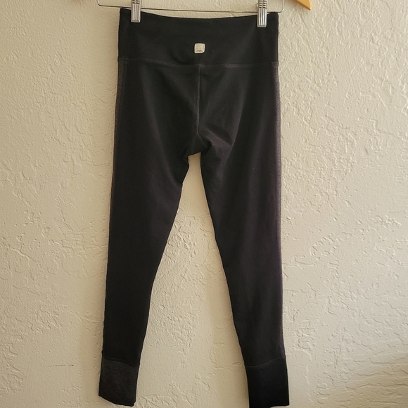 Vuori Asymmetric Block Yoga Leggings Size XS - Picture 2 of 5